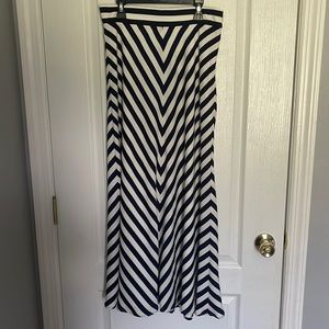 Ann Taylor Navy & White Chevron Maxi skirt